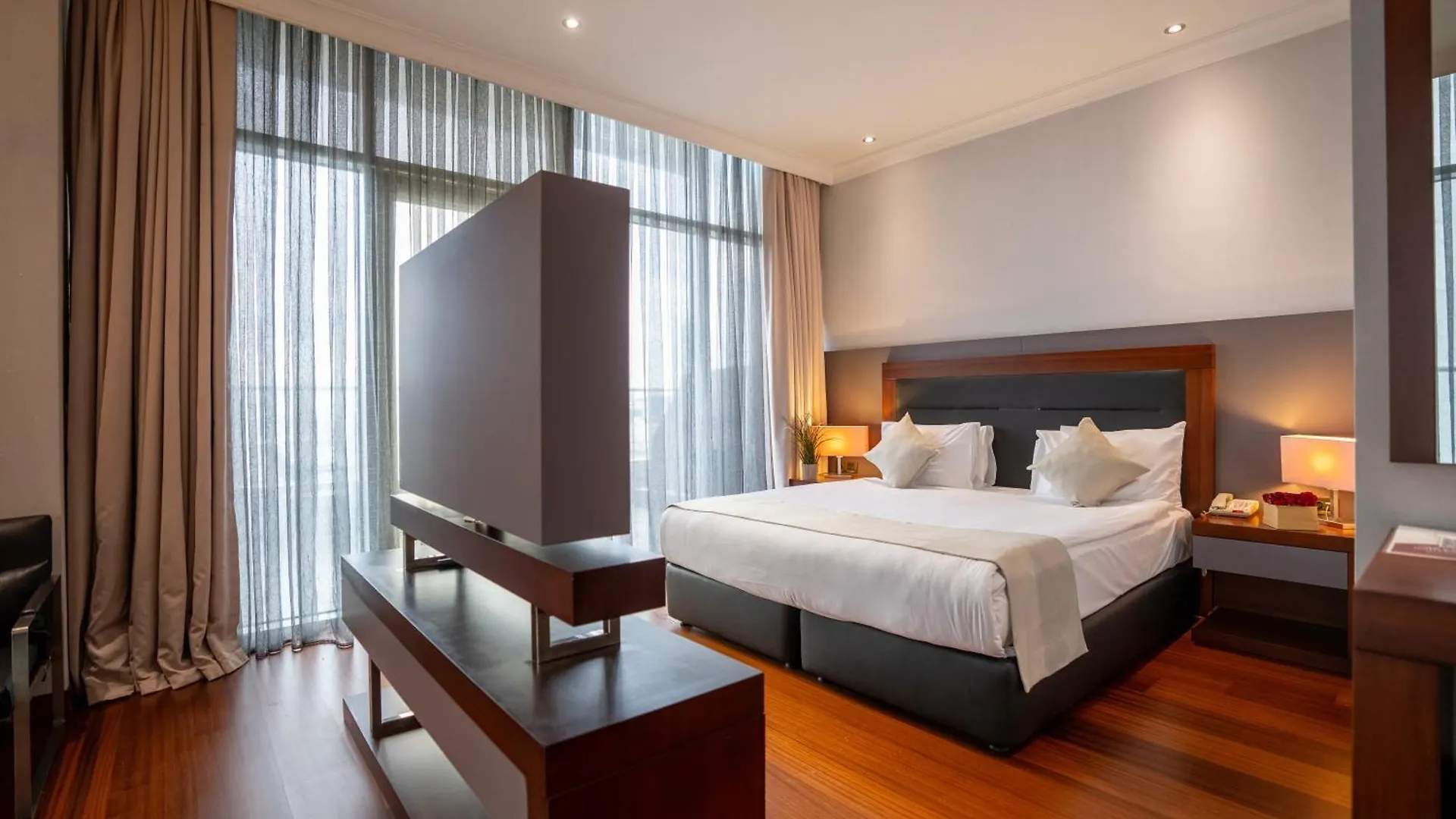 Sundance Hotel Istanbul 5*,
